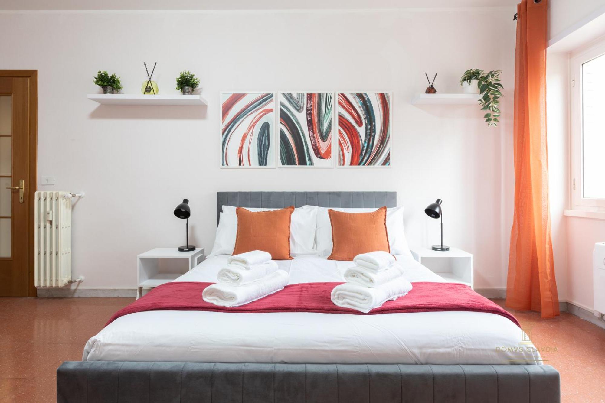 Apartment Domvs Clavdia - Metro Station, 8 Min To Center, Roma, 6pax, A-c