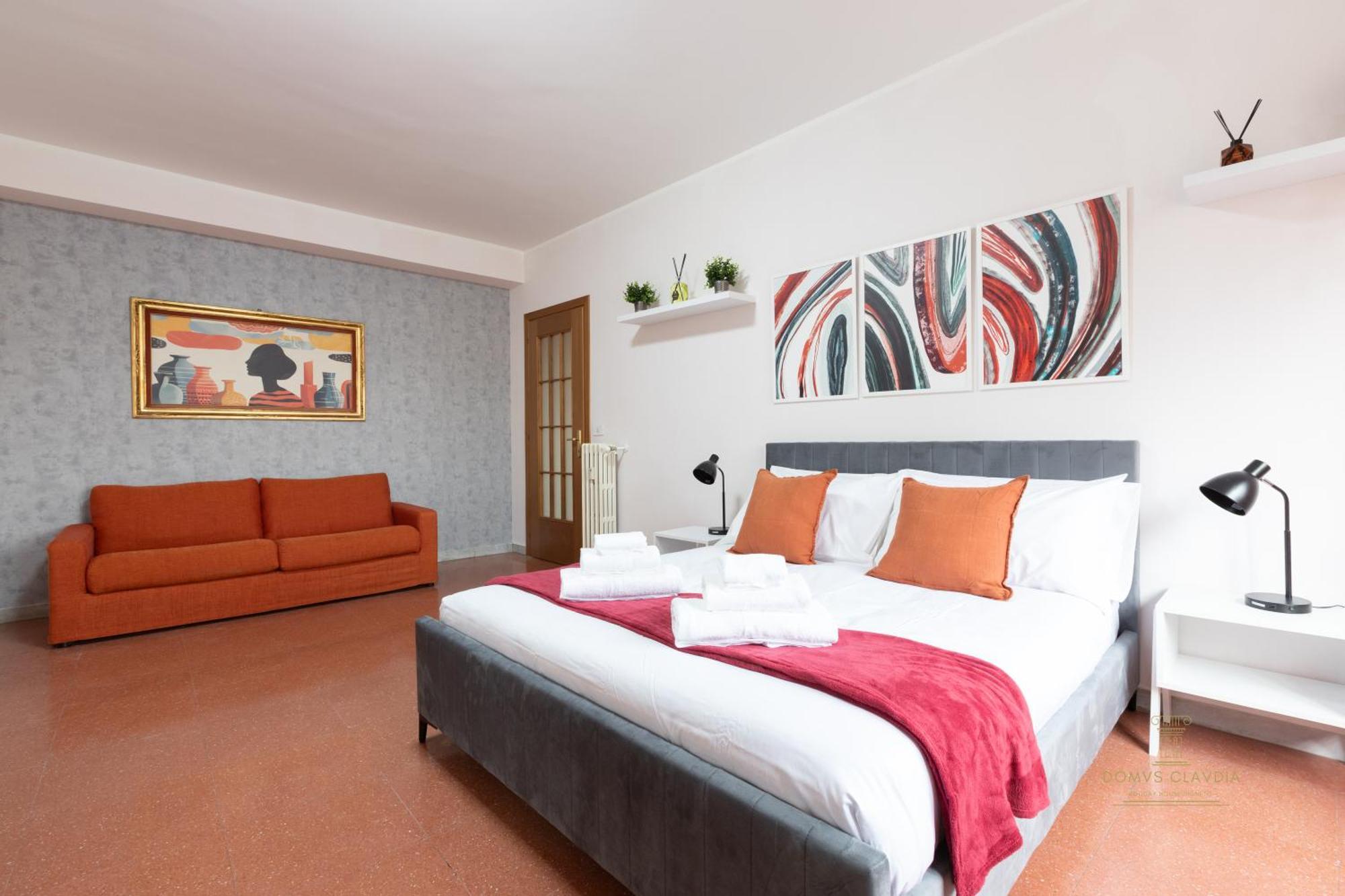 Domvs Clavdia - Metro Station, 8 Min To Center, Roma, 6pax, A-c Apartment Rome