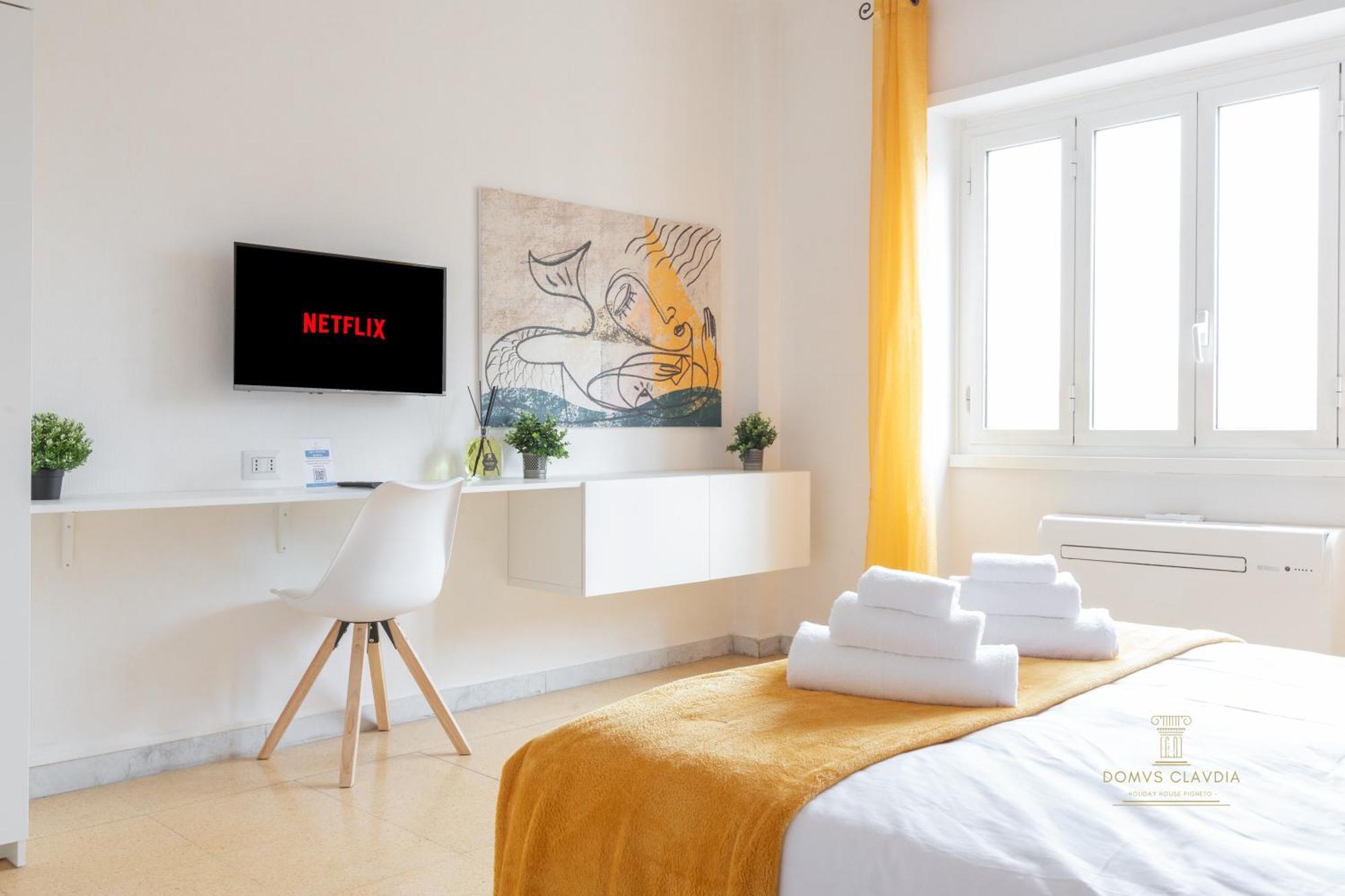 Apartment Domvs Clavdia - Metro Station, 8 Min To Center, Roma, 6pax, A-c