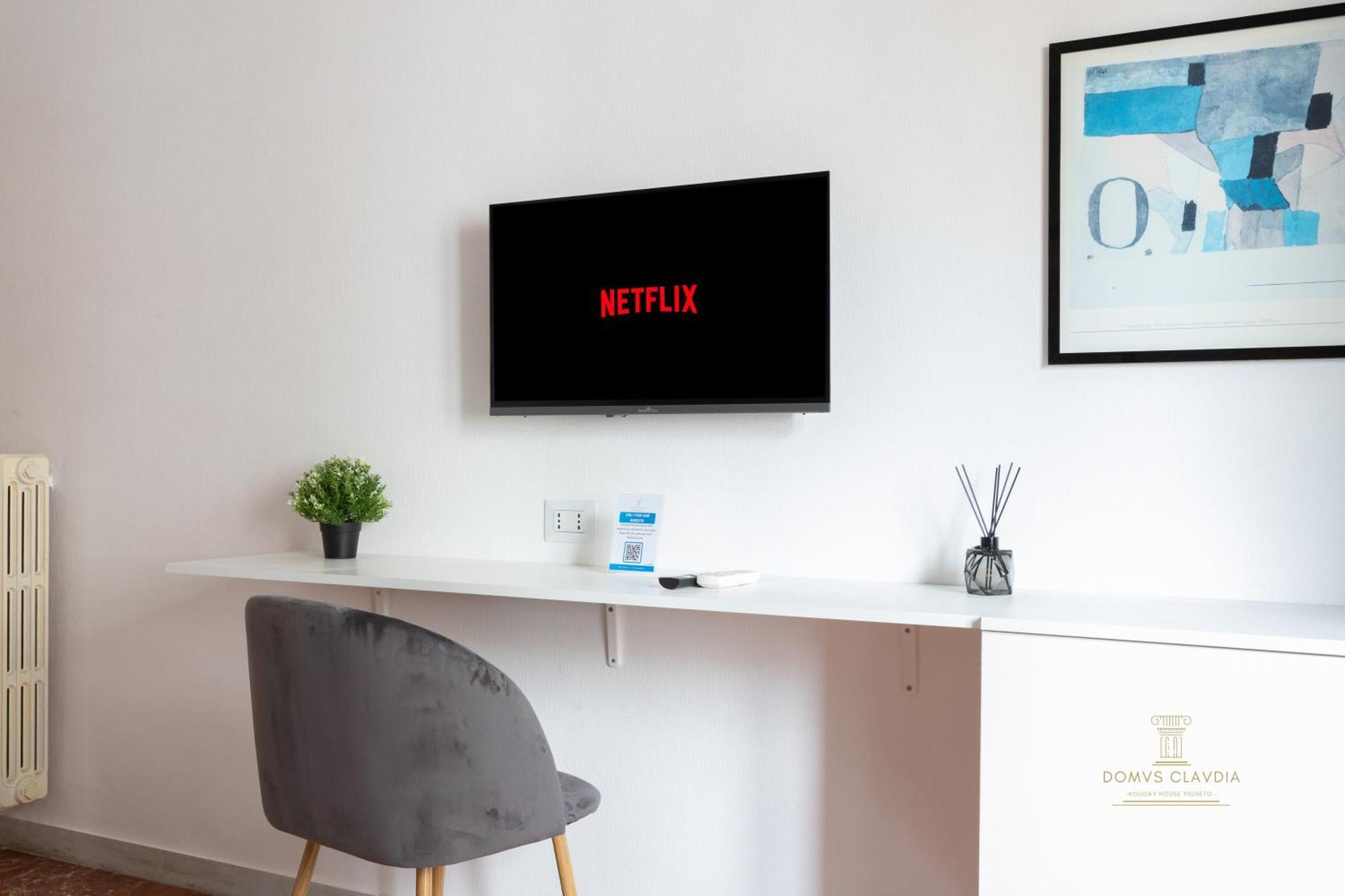 Apartment Domvs Clavdia - Metro Station, 8 Min To Center, Roma, 6pax, A-c *
