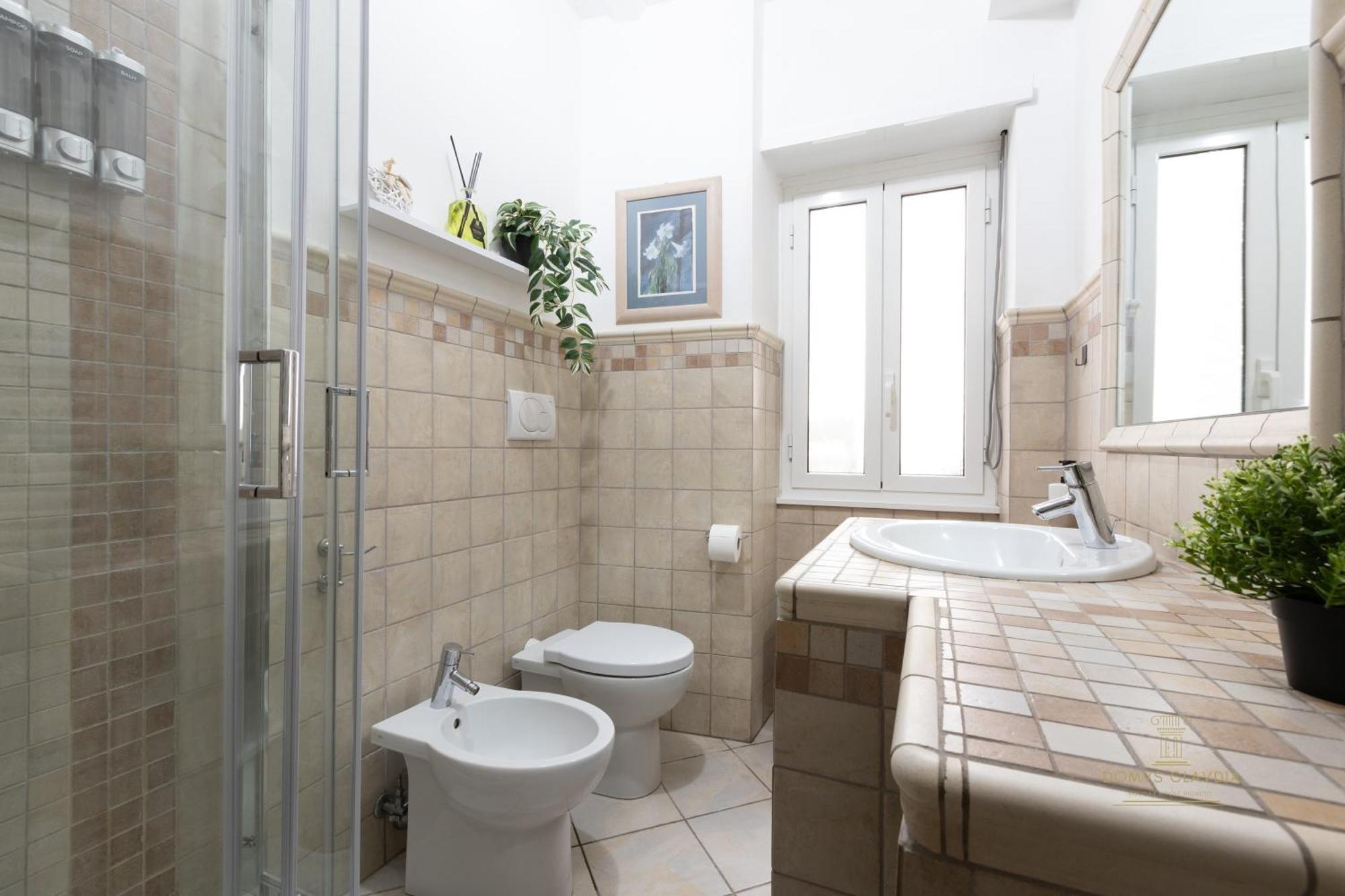 Domvs Clavdia - Metro Station, 8 Min To Center, Roma, 6pax, A-c Rome
