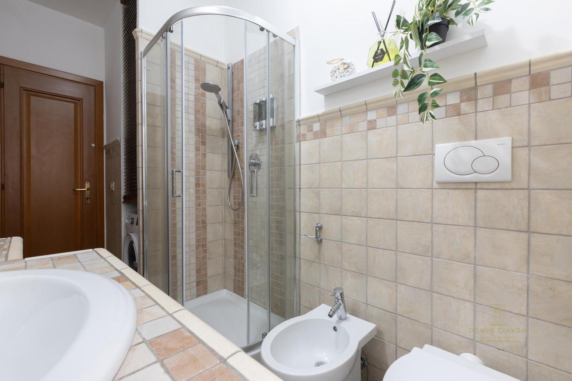 Apartment Domvs Clavdia - Metro Station, 8 Min To Center, Roma, 6pax, A-c *